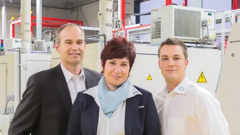 Geschäftsleitung EZU-Metallwaren (drei Personen - mittig im Bild eine Frau, rechts und links ein Mann)