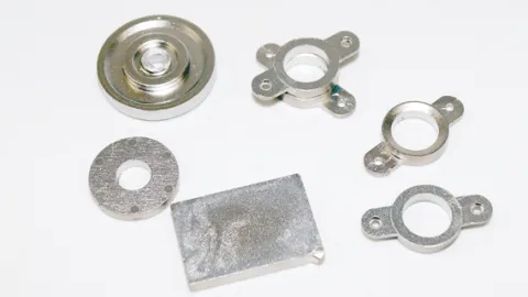 Sechs Magnete in unterschiedlichen Formen