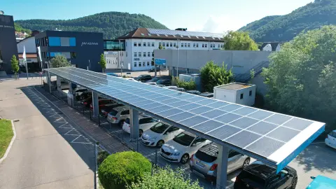 Solarcarport für die Mitarbeitenden