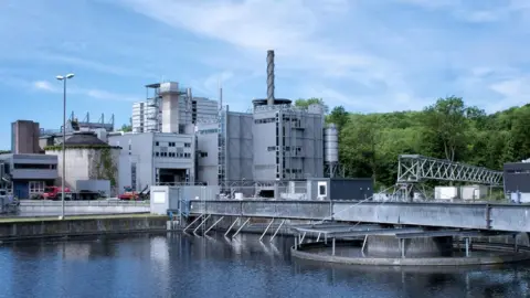 Projekt RoKKa (Rohstoffquelle Klärschlamm und Klimaschutz auf Kläranlagen) untersucht auf der Kläranlage der Stadt Erbach Möglichkeiten zur Behandlung des Filtrats aus der Klärschlammfaulung.