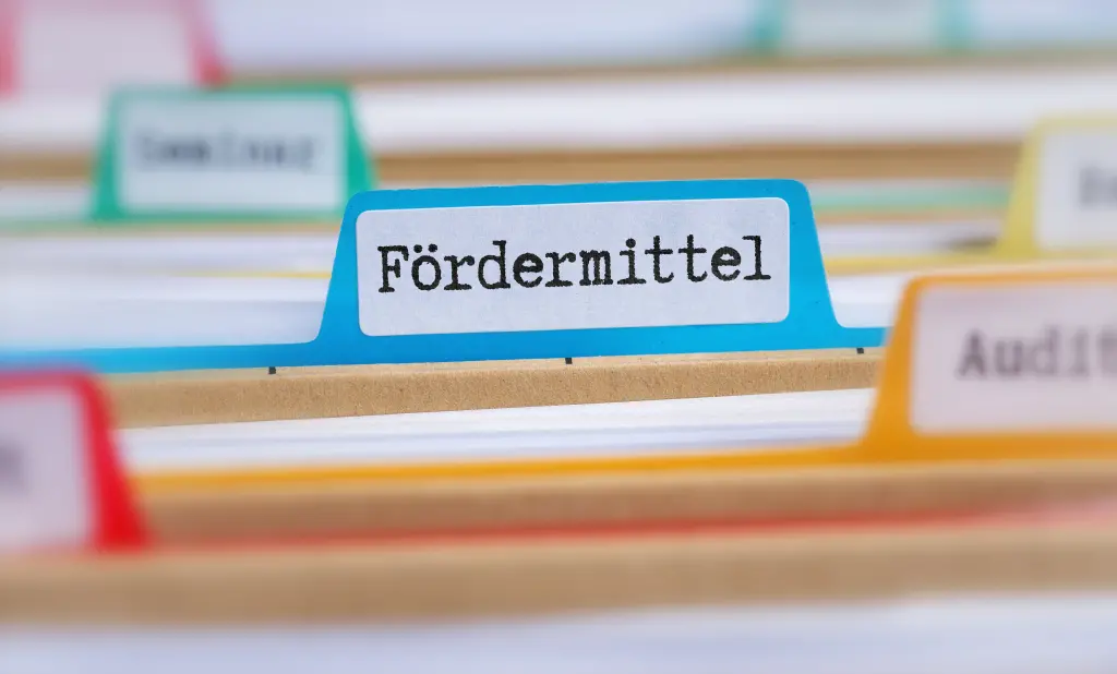 Hängeregister mit Reitern, Reiter Fördermittel im Bildmittelpunkt