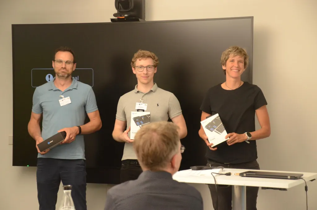 Das Bild zeigt die drei Gewinner des Boot Camps: Ecalia, Melt und Wasser 3.0
