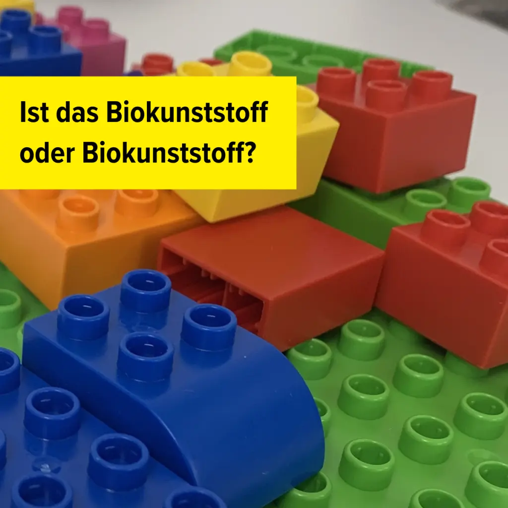 Bild mit Spielzeugbausteinen und dem Titel: Ist das Biokunststoff oder Biokunststoff?