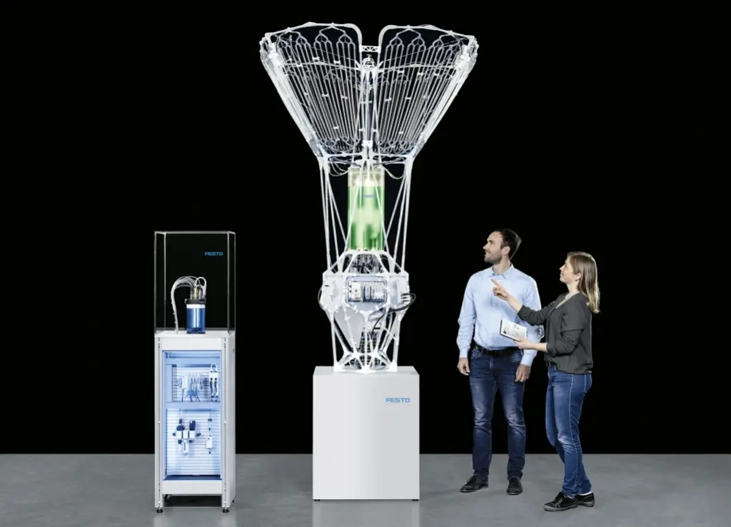 PhotoBionicCell: Der Bioreaktor nutzt Licht und Mikroalgen, um nachhaltig CO₂ in wertvolle Biomasse umzuwandeln.