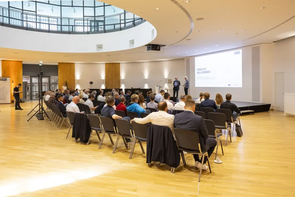 Der KEFF+Thementag in der Rotunde der L-Bank