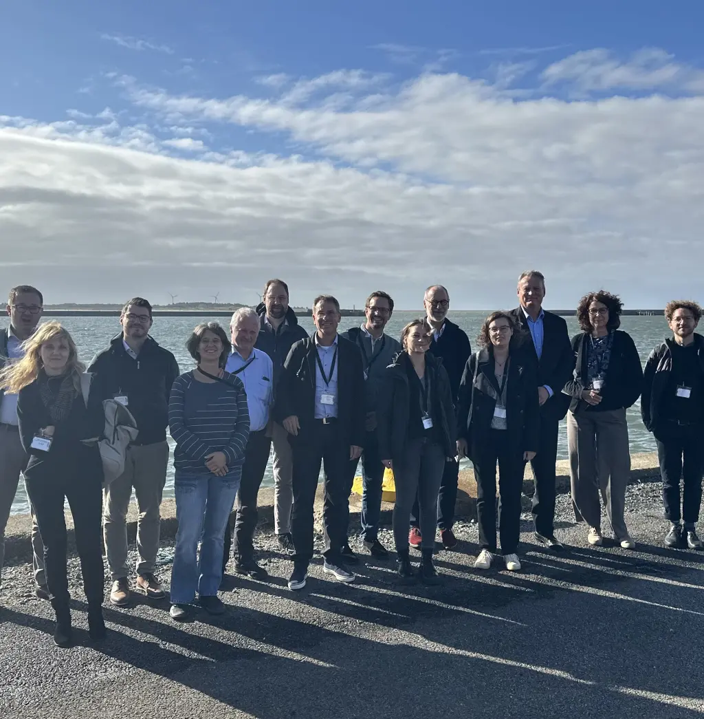 Gruppe von Besuchern im Hafen Esbjerg