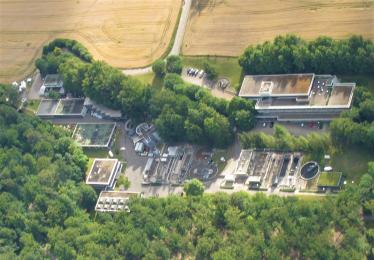 Luftaufnahme des Lehr- und Forschungsklärwerks in Büsnau