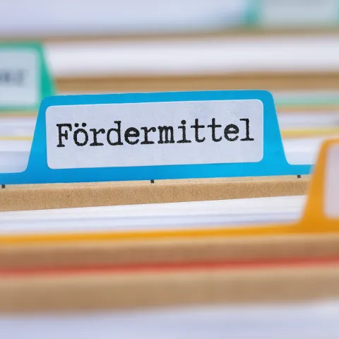 Hängeregister mit Reitern, Reiter Fördermittel im Bildmittelpunkt